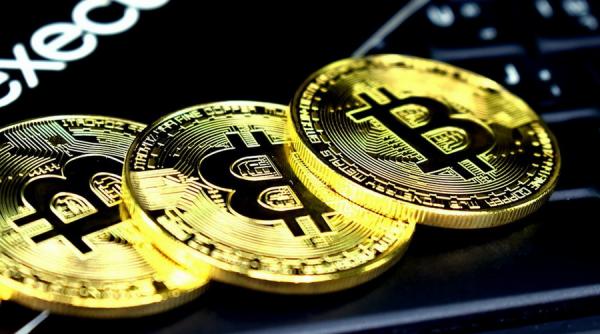 Bitcoin sparge toate barierele și atinge un nou maxim