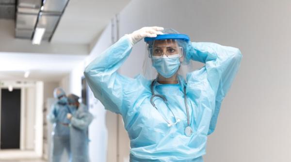 COVID-19 a luat-o razna în Ungaria. RECORD  de decese 