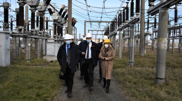 Transelectrica investește 42 de milioane de euro în retehnologizarea a două stații esențiale pentru închiderea Inelului de 400 kV în zona de vest