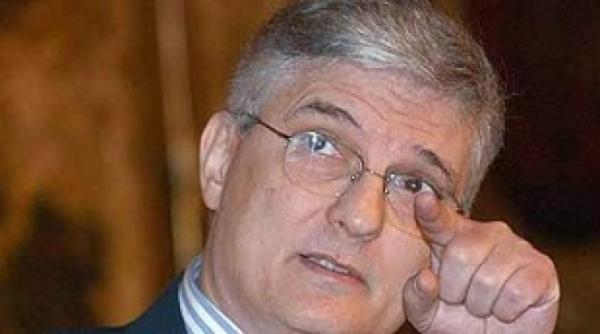 Dăianu: Vaccinarea populaţiei pentru COVID-19 ajută redresarea economică