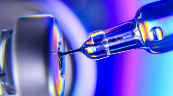 Vaccinul AstraZeneca. Verdictul EMA: E sigur, dar nu putem EXCLUDE