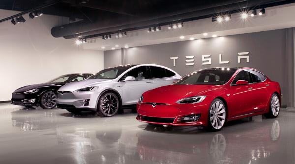 Armata chineză INTERZICE Tesla