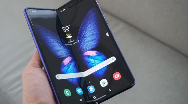 Samsung lucrează la telefonul SUPER-PLIABIL