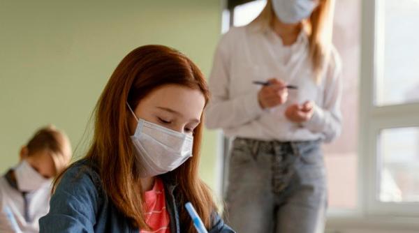 Ministrul Educației: Scurtăm anul şcolar cu o săptămână