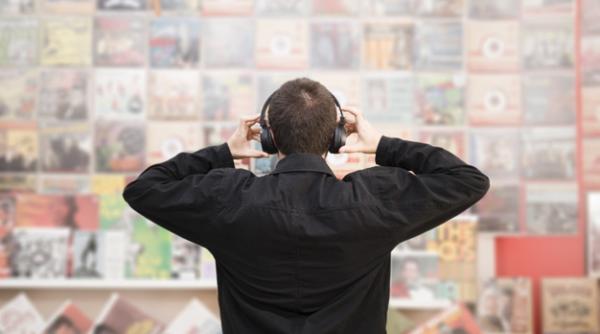 Discurile de vinil detronează CD-urile. Tendințe noi în industria muzicii 