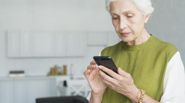 Cât de des colectează Google și Apple datele telefonului tău