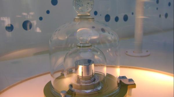 Prototipul kilogramului. Ce compoziție are etalonul cât o minge de golf