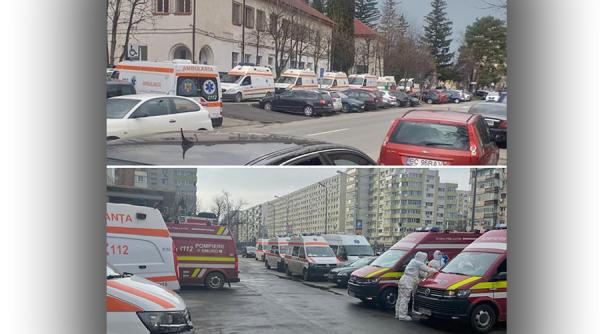 Cozi de ambulanțe cu bolnavi COVID-19 în București și Brașov