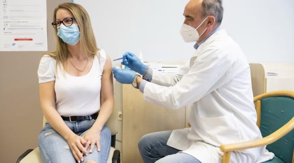 Vaccinare obligatorie. Poate pentru anumiți angajați