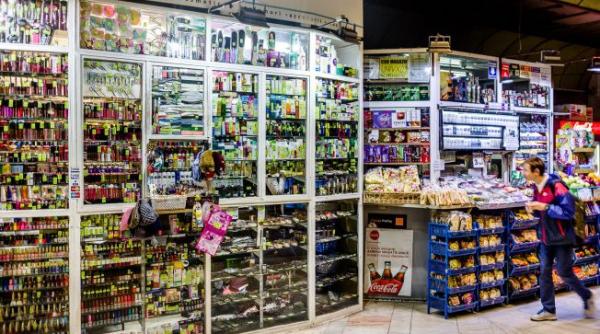 A demarat procesul de demolare a chioșcurilor de la metrou