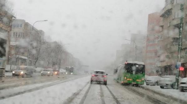 INFOTRAFIC. Județul Brașov, sub ZĂPEZI. Se circulă în condiții de IARNĂ VIDEO