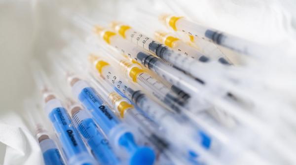 Vaccin anti COVID-19. Cele mai frecvente reacții adverse