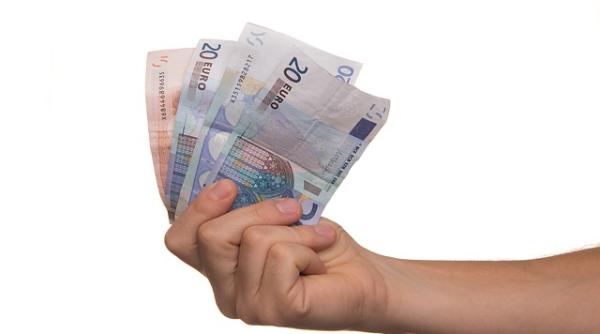 Împrumuturile guvernamentale vor crește în 2021. Analiștii explică