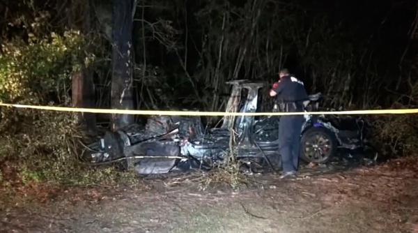 O Tesla fără șofer a ucis doi oameni. Autoritățile au demarat o anchetă