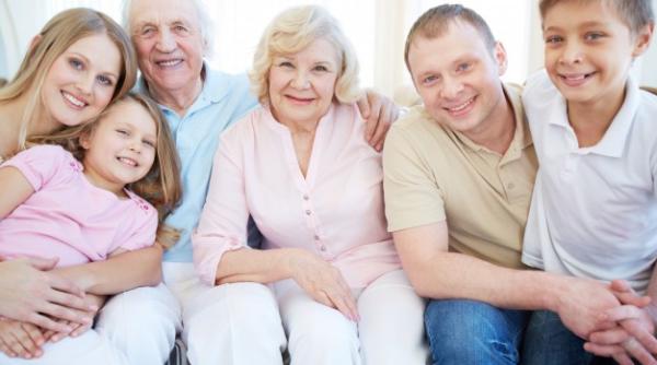 Peste 56% dintre tinerii români locuiesc cu părinții