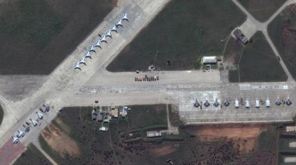 Moscova a burdușit Crimeea cu tehnică militară. Imagini din satelit