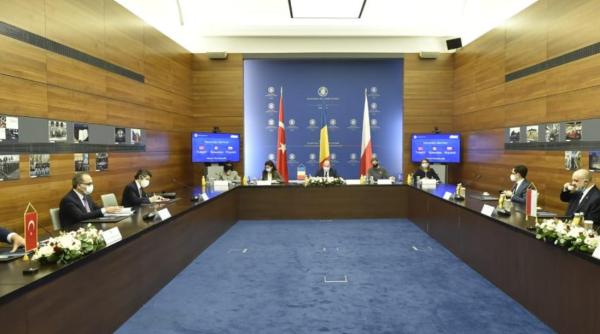 Trilaterala de la București: Ne dorim un nou concept strategic al NATO