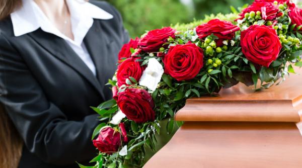 Noi REGULI în CIMITIRE. Aceste COROANE sunt INTERZISE