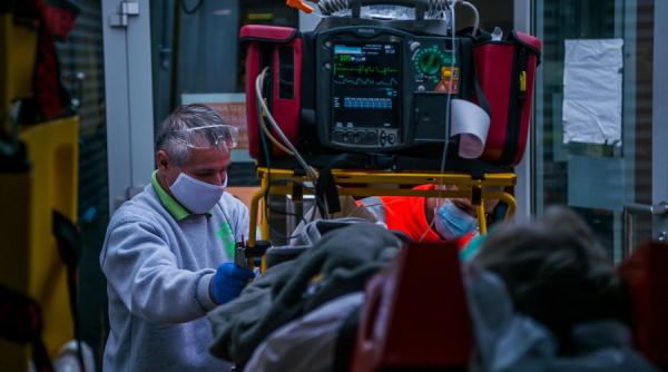 COVID-19. Acești pacienți au un RISC mai mare de spitalizare