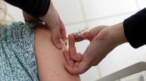 Câți români s-au infectat după prima și a doua doză. CIFRELE MOMENTULUI