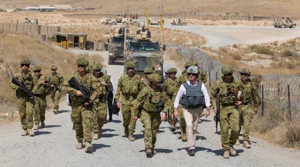 Retragerea NATO-niană lasă în urmă un Afganistan în derivă