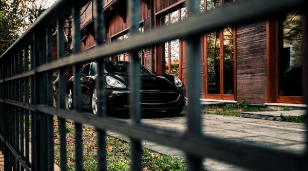 Mașina din curte te poate arde la buzunar. Amendă uriașă