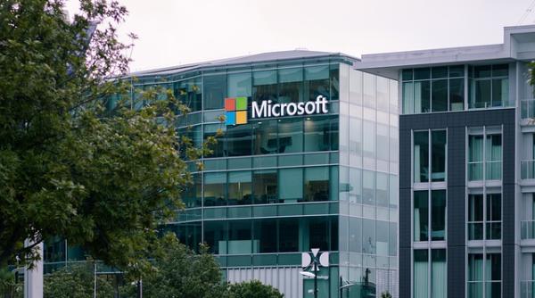 Microsoft: Datele clienților din UE nu mai pleacă nicăieri