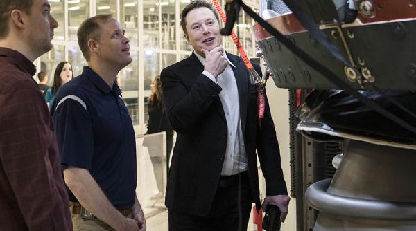 Elon Musk, criticat că o dă la întors. Consternare în rândul investitorilor