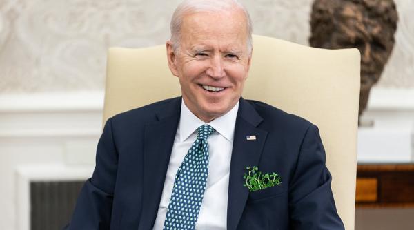 COVID-19. Joe Biden către americani: ”Aruncați măștile!”