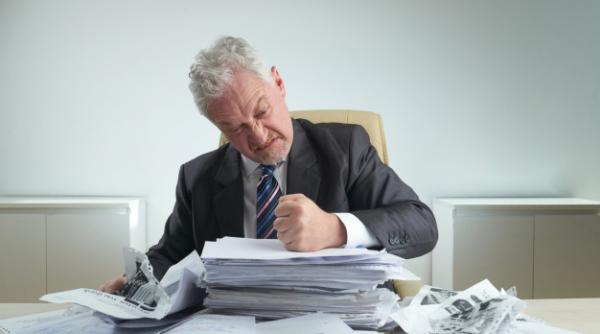 ERORI în LEGEA PENSIILOR. Greșeli grave, strecurate în actul normativ