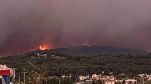 Grecia, cuprinsă de incendii. FOTO