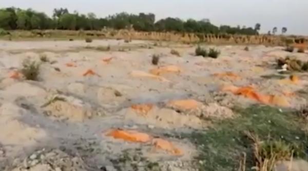 Sute de cadavre abandonate zac pe malul Gangelui. Semnal de alarmă lansat de HRW