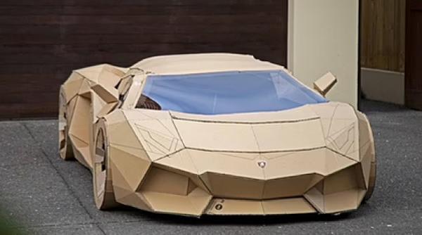 Lamborghini din carton! Dar merge și s-a vândut pentru MULȚI bani 