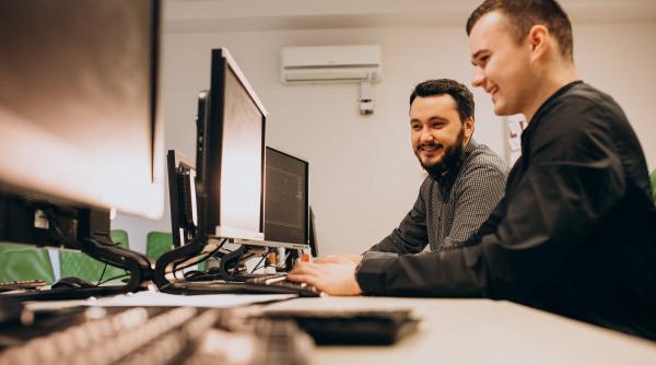 NewTech Academy vine în sprijinul cererii de specialiști în IT. Ce cursuri organizează  și cât costă