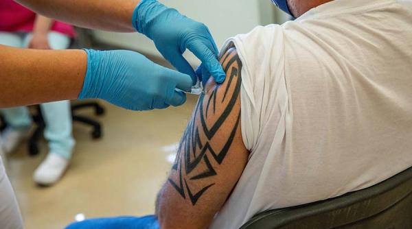 Valeriu Gheorghiță dă asigurări că vaccinarea nu provoacă infertilitate