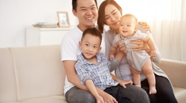 Chinezii au voie să facă trei copii, după ce natalitatea a intrat în declin