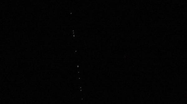 Uită de eclipse! SATELIȚII lui Elon Musk ajung deasupra României. Când îi poți observa. FOTO