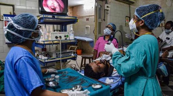 „Ciuperca neagră”, declarată epidemie în India, ajunge şi în statele arabe