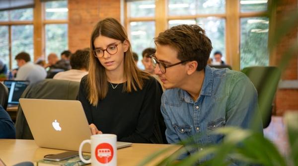 Salarii și pensii. Problema discriminării de gen, abordată în PNRR