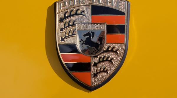 Porsche înfiinţează o societate mixtă cu un producător german de baterii