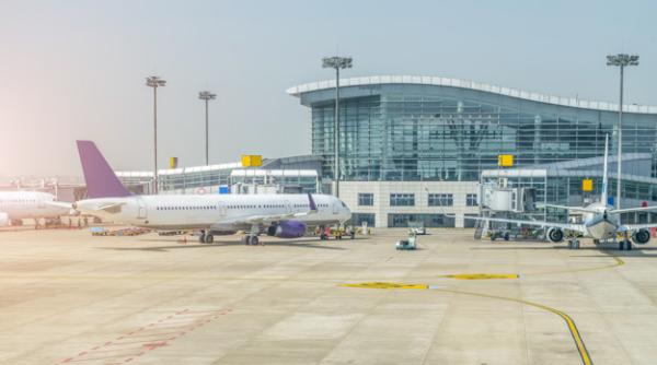 Transportul aerian în România a înregistrat că scădere istorică