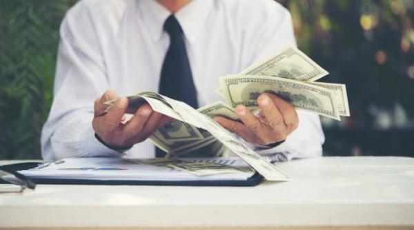 Horoscop 2021. Cele mai RĂSFĂȚATE zodii care au NOROC la BANI