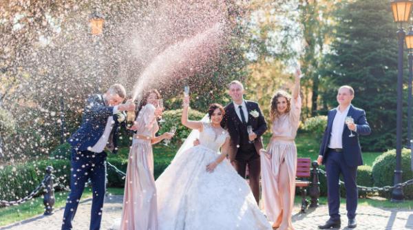 Noi măsuri de relaxare, de la 1 iulie: Cum vor fi NUNȚILE și petrecerile