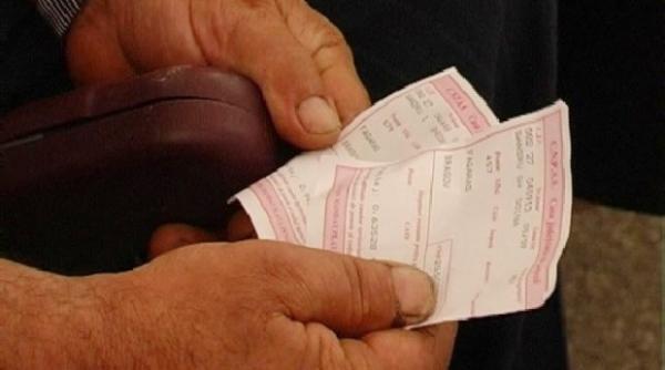 Taloanele de pensie vor fi trimise pe email. Pensionarii din sate spun că NU au mail