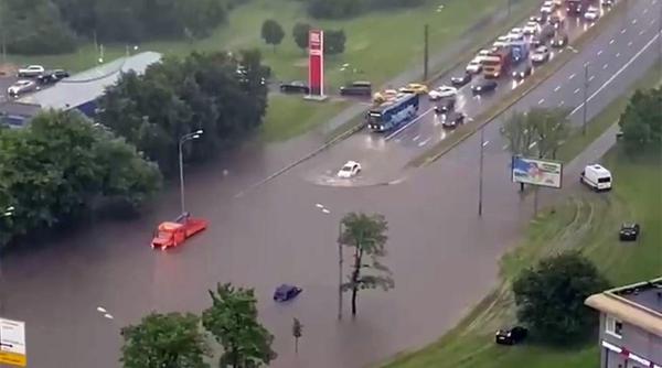 POTOP la Moscova: Explozii, morți, mașini răsturnate, ȘOC și GROAZĂ   VIDEO