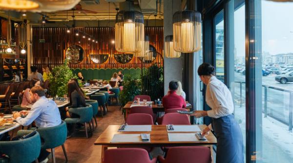 Grecia are noi reguli. Cine va avea acces în restaurante