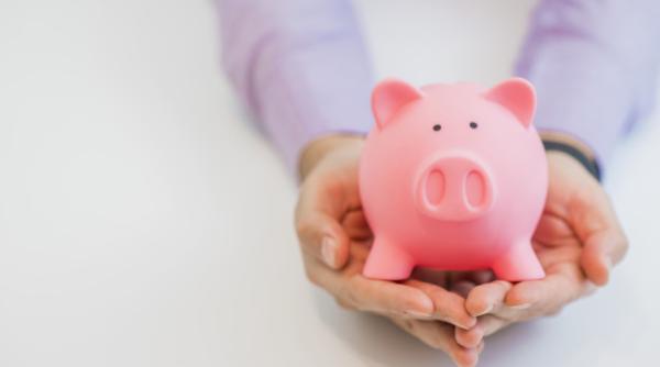 Se caută proprietarul unei puşculiţe cu 85.000 de euro găsită pe un trotuar