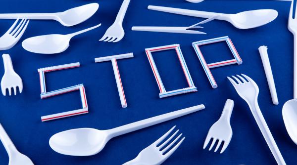 Adio obiecte de plastic de unică folosinţă! Începând de sâmbătă