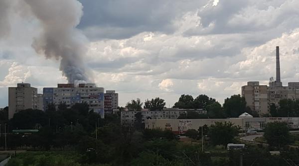 Alt incendiu de proporții în Constanța! Trei explozii la un depozit