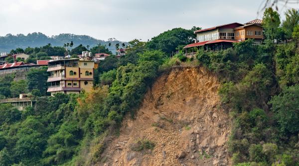 Alunecare de pământ TERIFIANTĂ în Japonia. Fenomene ORIBILE VIDEO